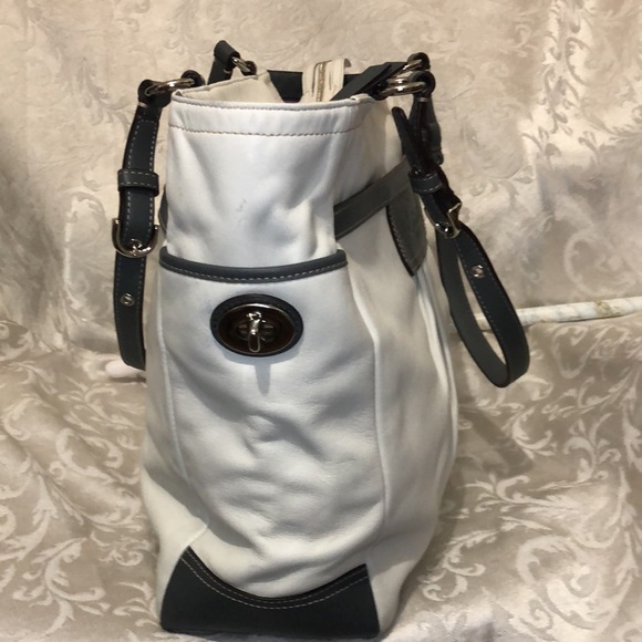 Coach Leather Tote East/West Gallery Tote. - Picture 12 of 17